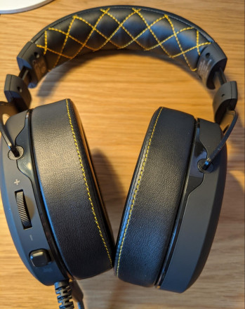 Наушники с микрофоном CORSAIR HS60 Pro Surround