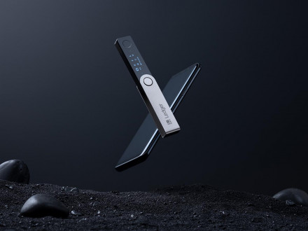 Аппаратный кошелек для криптовалют Ledger Nano X